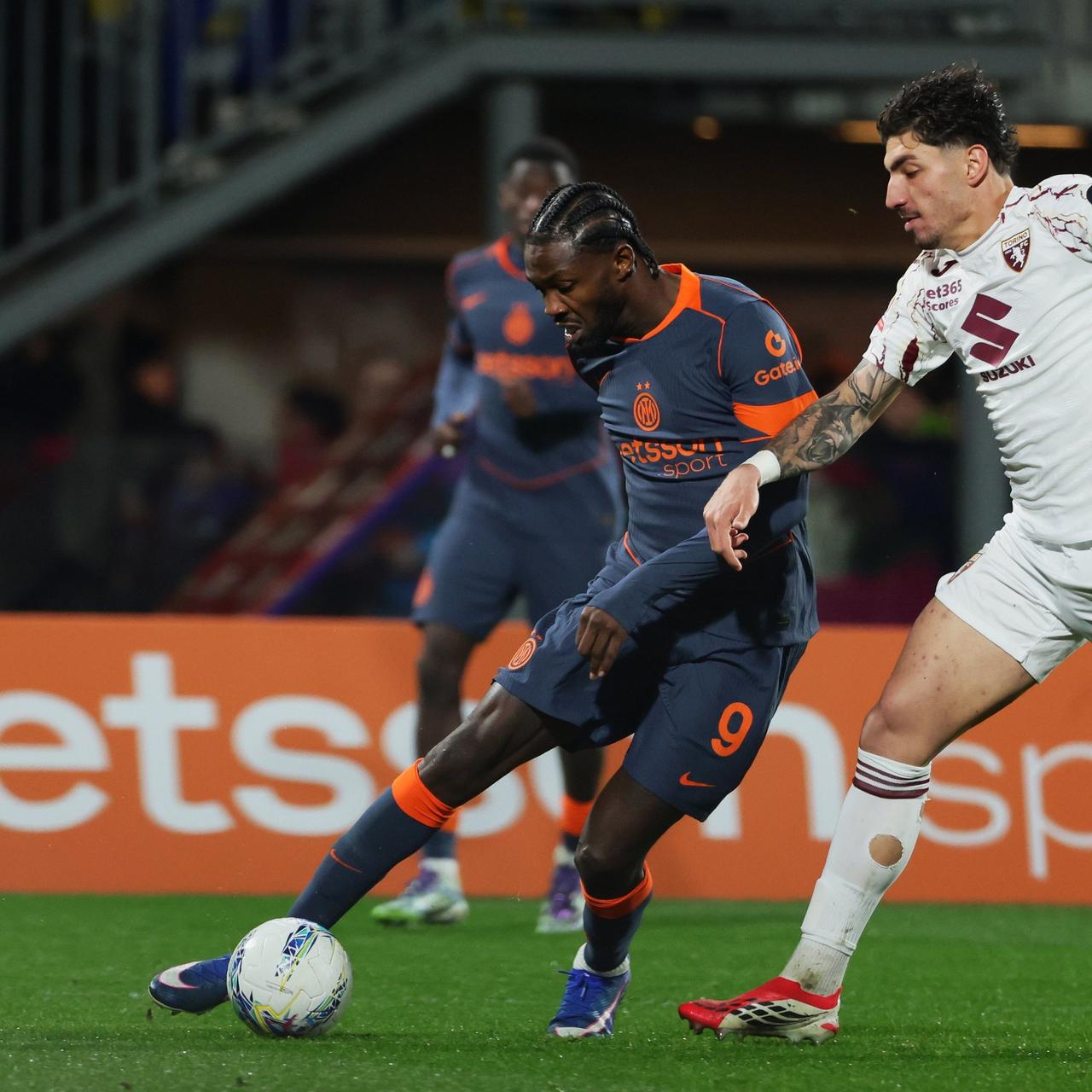 🌏国际足球比赛日在法国2比1击败巴西的友谊赛中，小图拉姆第66分钟替补出