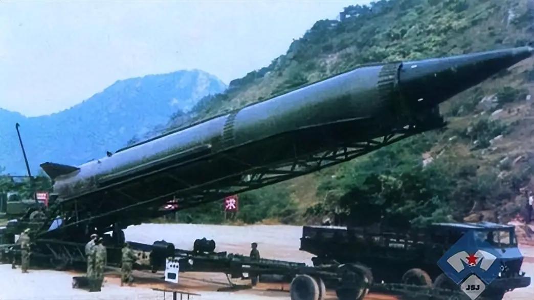 一口气花35亿买东风导弹，又砸150亿请中国驻军，付款极其爽快。谁能想到，在战火