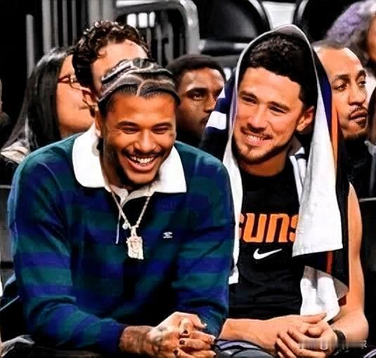 布克失去耐心，霸气喊话太阳管理层！今日布克接受采访谈到队友杰伦-格林时说道说