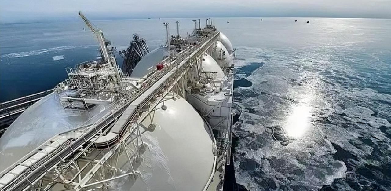 俄罗斯无视西方限制，向中国运送液化天然气12月8日，彭博社和路透社报道，俄罗