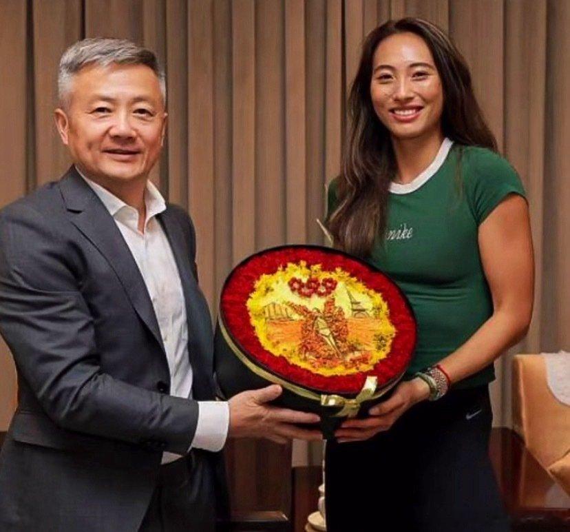 2019年17岁的钦文拿到武网资格赛外卡2盘不敌大满贯冠军库兹涅佐娃（青少年时期只拿到2张资格赛外卡