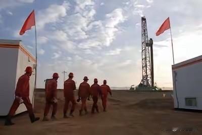 中国地下又摸出“王炸”！13个亿吨油田集中现身，外媒酸了：命里带油？​一场悄无