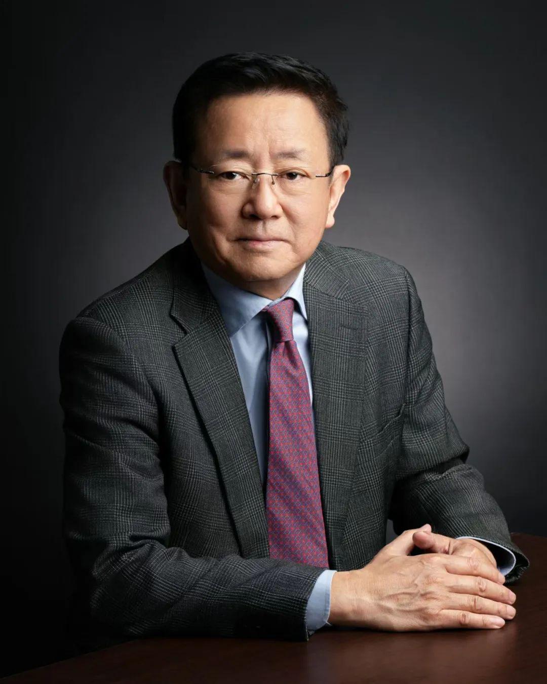 一位经济学家说：“月薪八千的公务员是个什么概念，等于月薪过万的国企员工，等于月