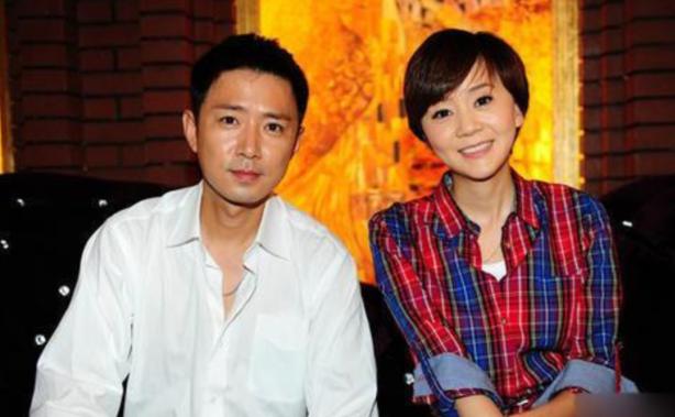 演员王一楠第一次去高鑫家的时候，一见到未来婆婆，当场惊呆了，嘴巴张得老大，对方也