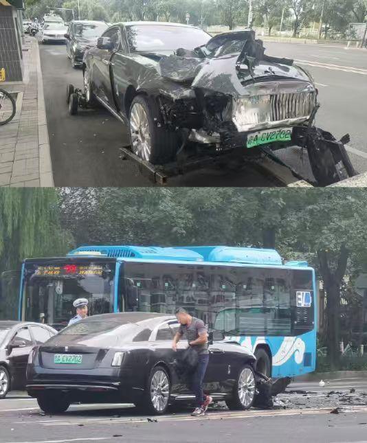 陈震闪灵路面这么宽还能开到对面去，有点没道理了…希望对面人员平安吧。真是飞来横祸