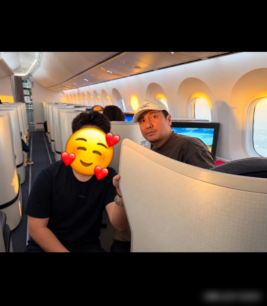 头等舱偶遇沈腾，百亿票房男神凑上来的第一句话竟是：发网上的时候，千万记得备注下本人很瘦。这不是段子。
