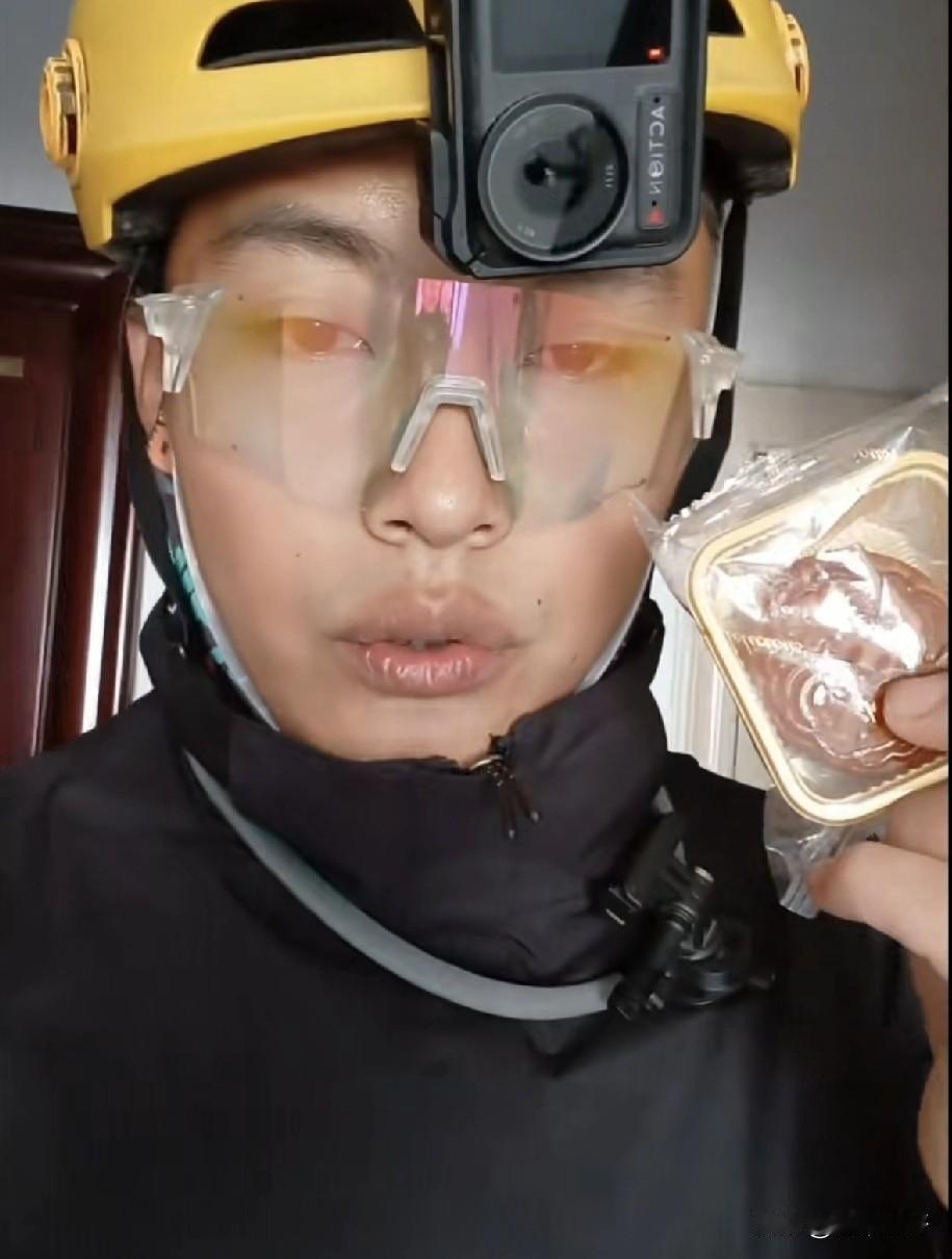 我是多么的担心，开门的会是那个出差的男人[捂脸哭]外卖小哥接到一