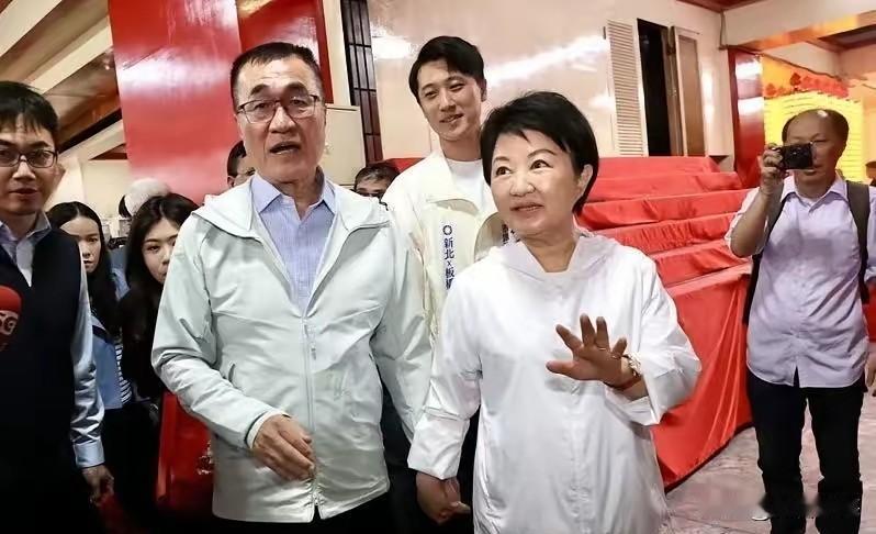 蓝营新北情势有变，卢秀燕确认“借将”给李四川。目前县市角逐已经进入倒计时阶段，李