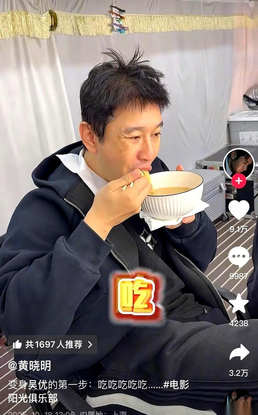 为了演一个“傻子”，先把自己吃成一个胖子。然后再饿成一个瘦子。前后折腾50斤