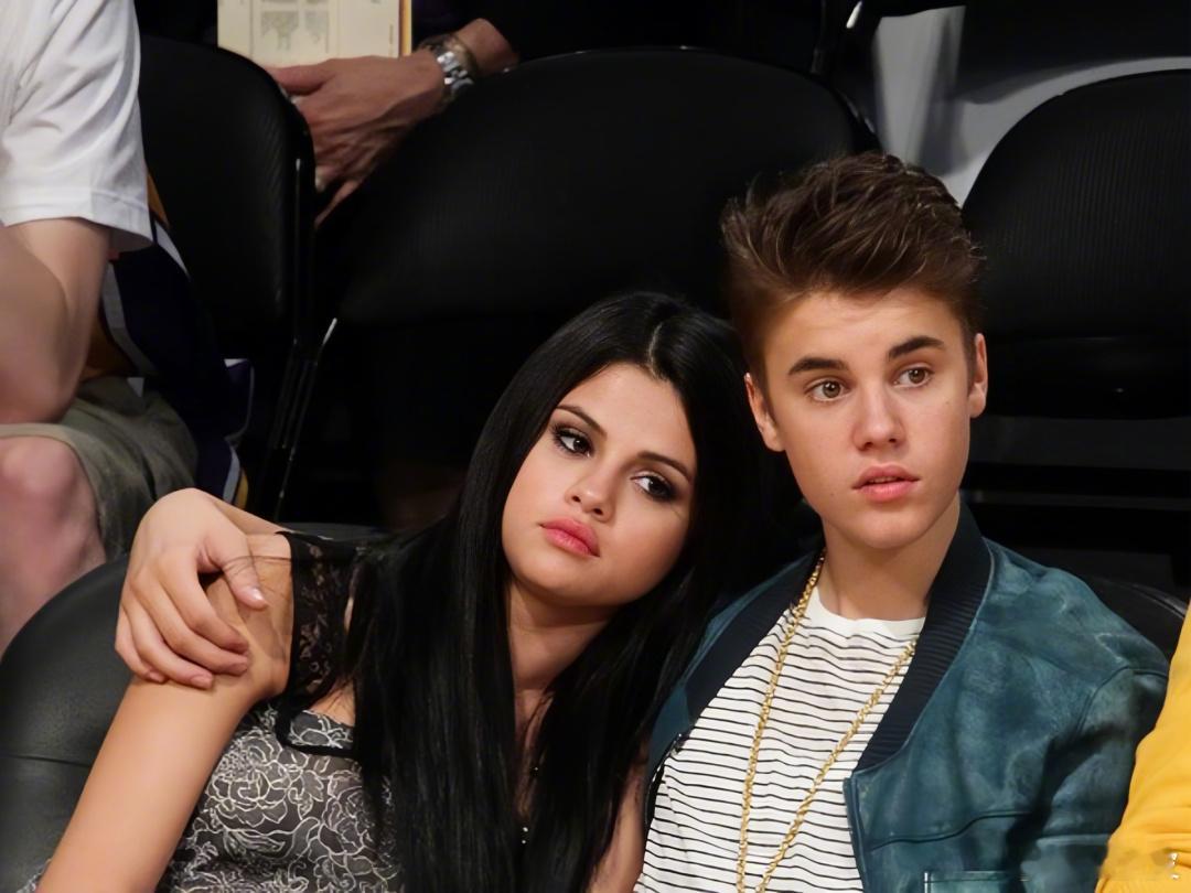 比伯点赞和赛琳娜cp粉留言贾斯丁比伯这是何以为？赛琳娜和他真的是北美意难忘？？？