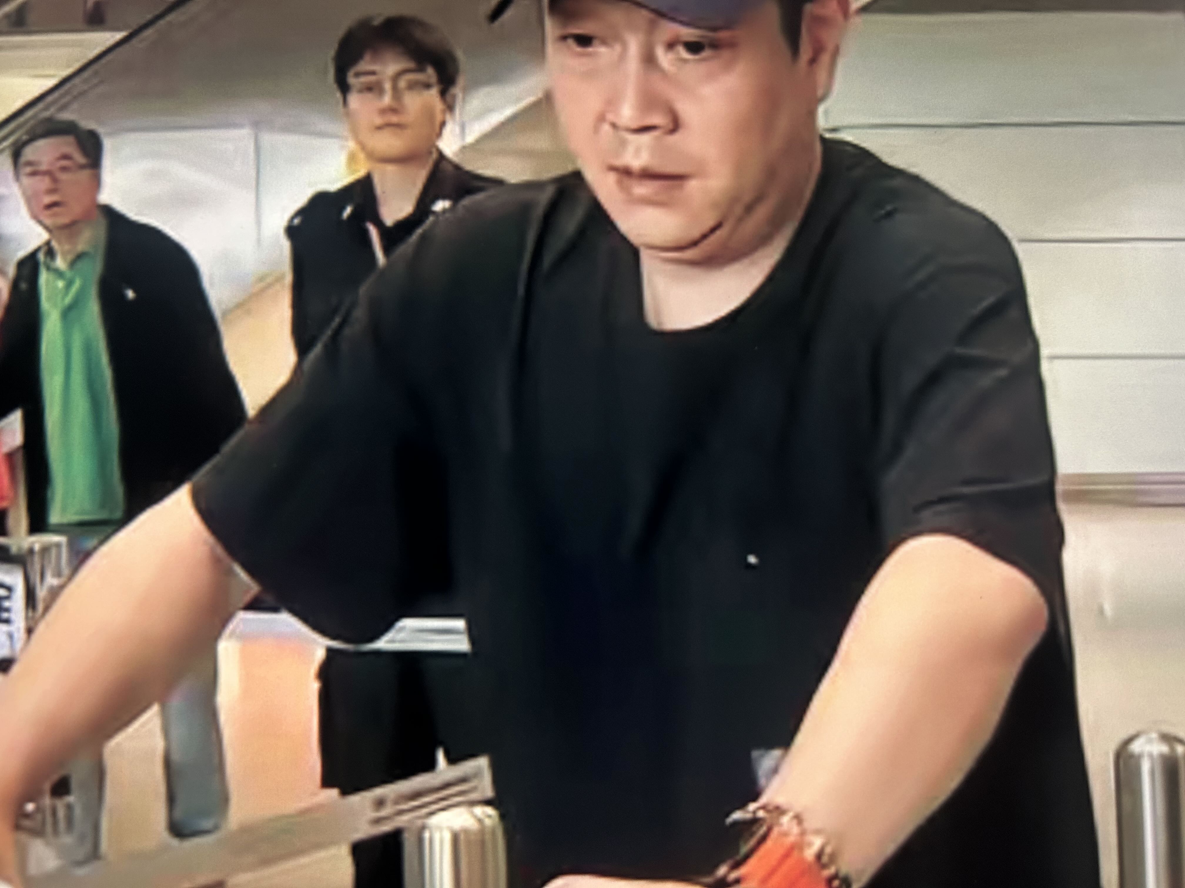 邱贻可说出了心里话让无数球迷破防他说:名古屋亚运会教练名单上没有自己，但他不能不来，住哪吃啥他自己解