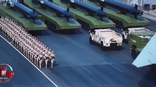 震撼全球，百看不厌！九三盛大阅兵式上的这一片段，完全可以封神了！直到现在，外网