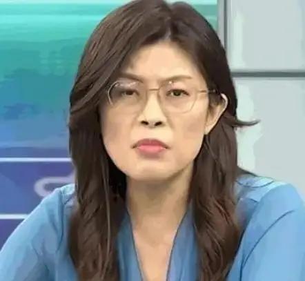 郑丽文的回应是什么意思？4月28日下午，郑丽文接受媒体采访时被问到，面对大陆持续