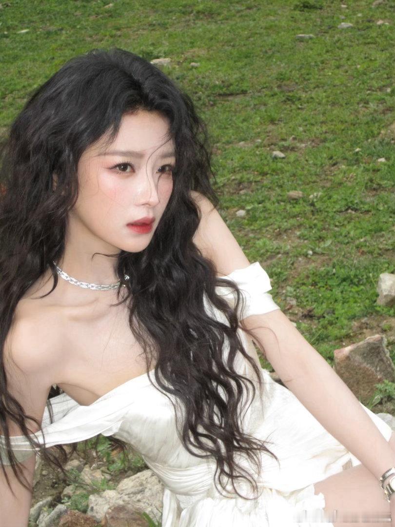 孙怡VOGUE出发ccd孙怡ccd权威美貌无惧复古镜头！孙怡VOGUE出发造型