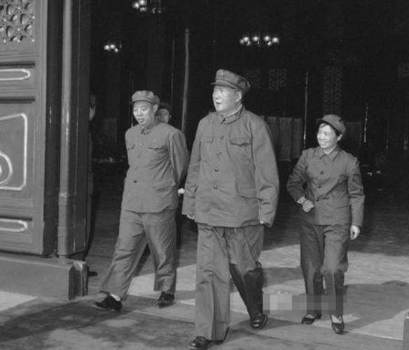 1954年5月17日下午，韩炳文接到上级命令，说有一位国家领导要参观故宫，之后几