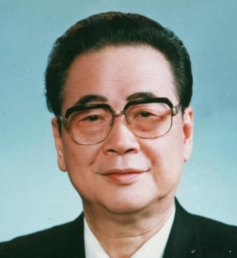 1992年7月，邓颖超因病离世，谁知，邓颖超去世前一日说出的是“李鹏”二