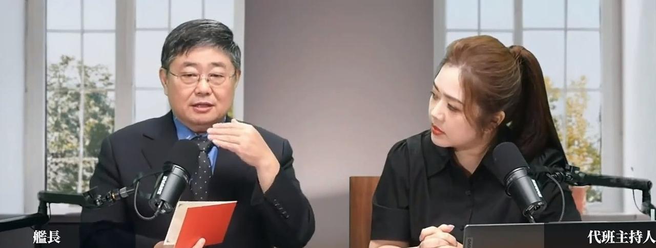 讲真的，邀请小舰长绝对是明智之举！比起站到城门楼子的那个国民党前大人物来说，像