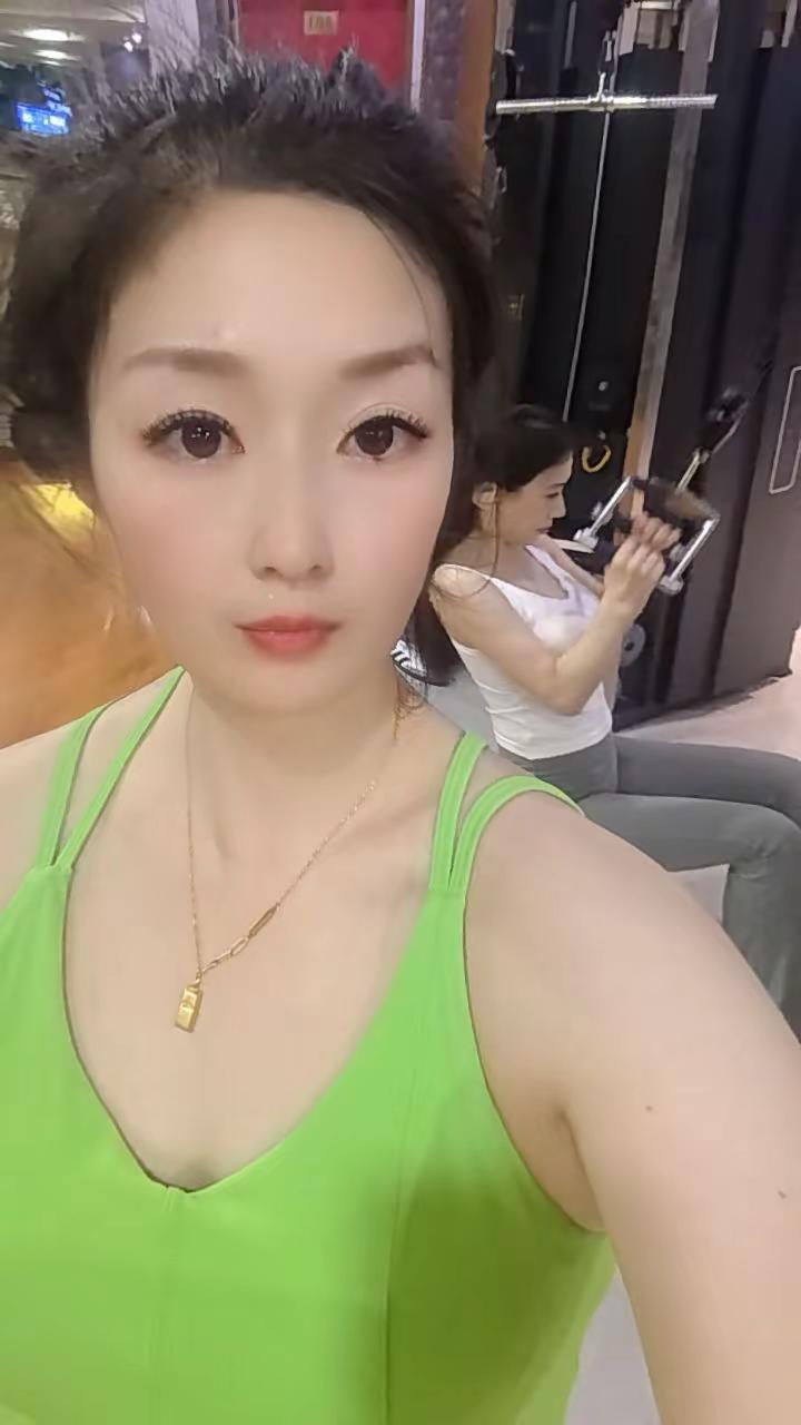 衣服一换，开练