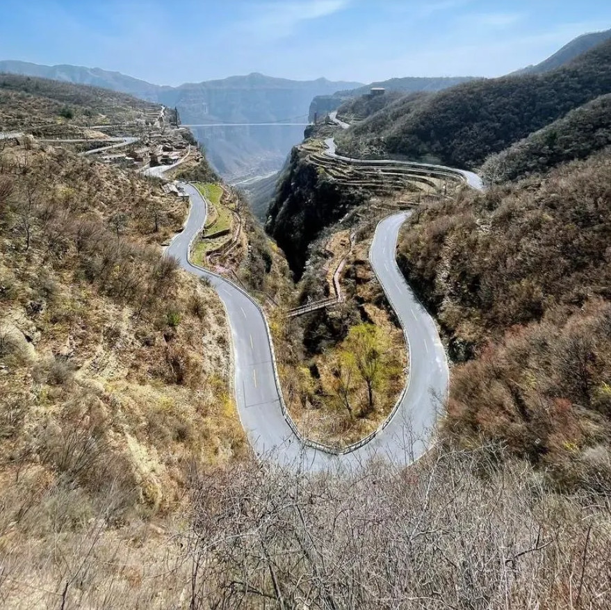 你们去过太行山吗？今天翻照片忽然发现去年自驾游去太行山的照片，那险峻的模样，至今