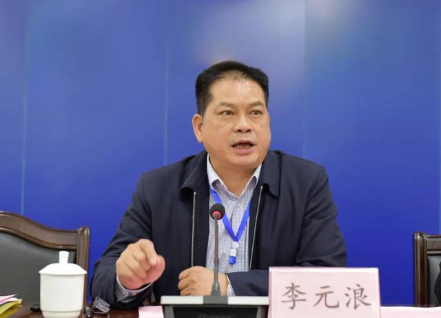 广西桂林李元浪, 长期赌博、通过打牌组局拉关系