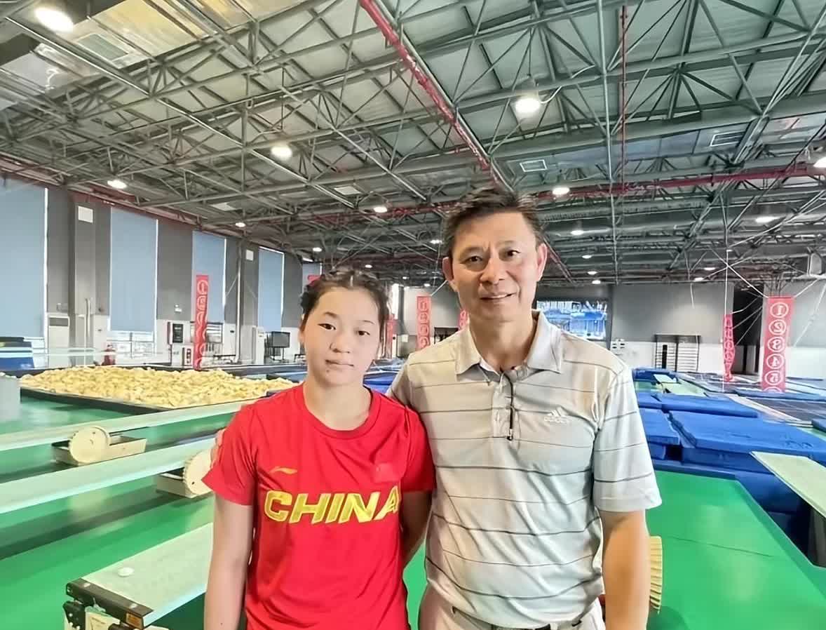 婵宝的头发长了可以扎起来了我就说没有全红婵做不到的事情你看现在是