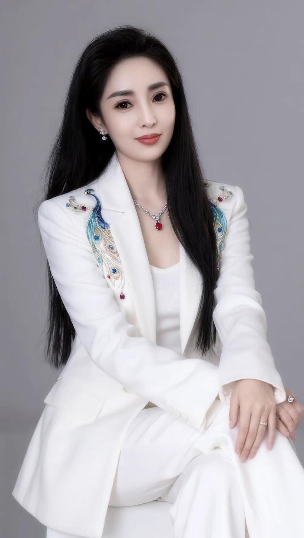 拍照不会笑系列迷之角度自拍