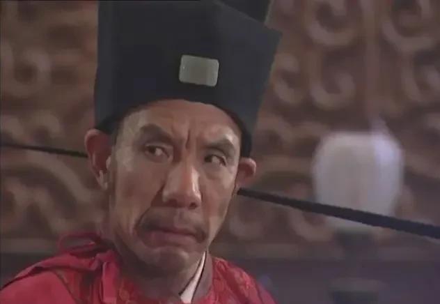不知道是不是巧合，宋朝的几大奸臣都和苏轼有关系。起初苏轼慧眼识才发现了高俅，将