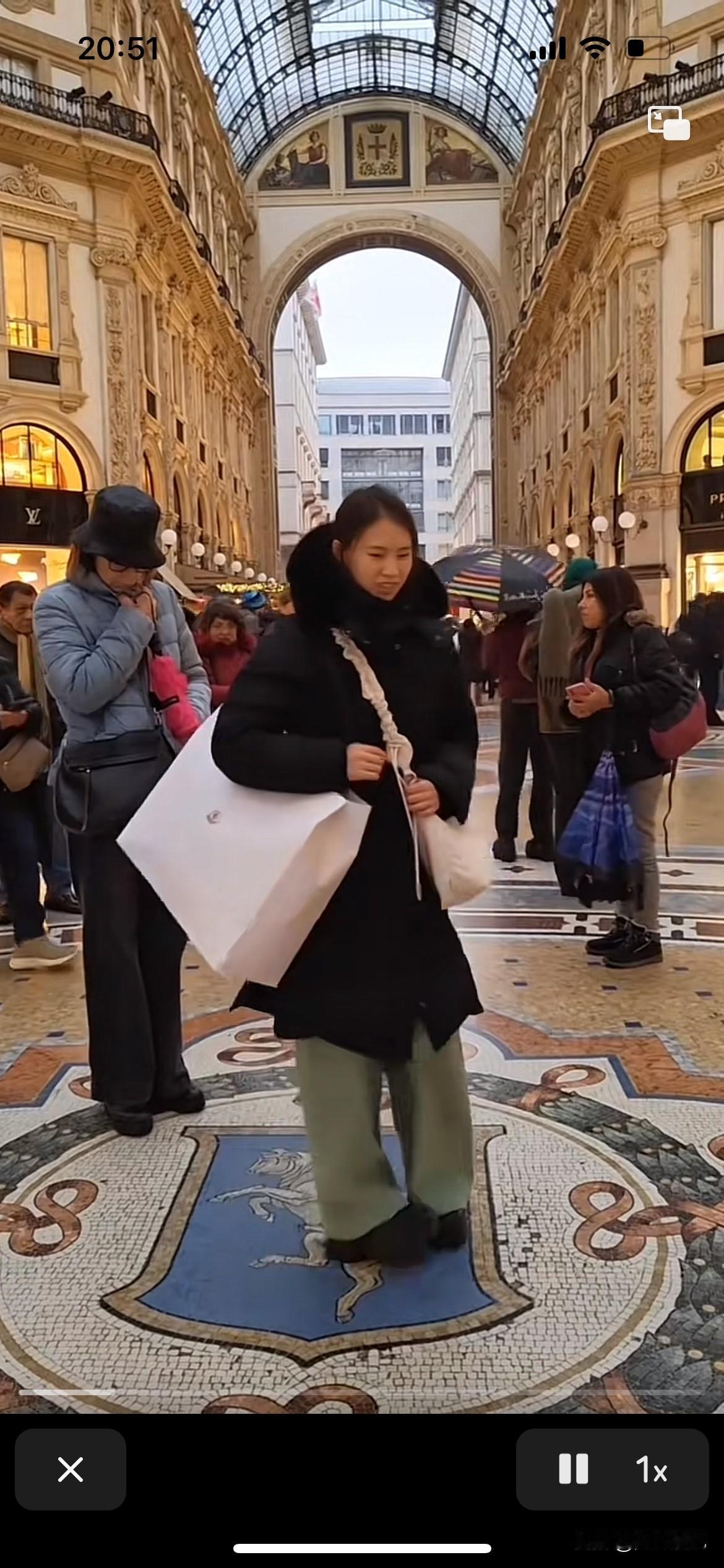 陈芋汐这次选择去国外度假，这是明智的选择，因为去了国外没有那么多人认识，不会被打