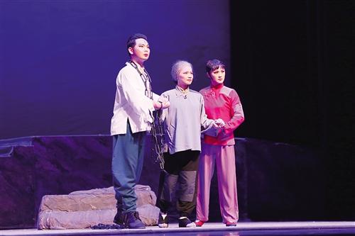 经典回眸:现代京剧《红色娘子军》杜近芳