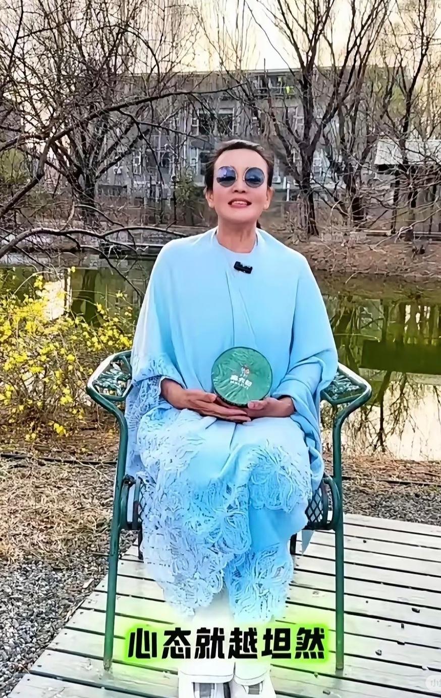 汪宝儿终于回京啦！全网都等着兰姐高调晒孙、喜笑颜开，可她只轻描淡写一句：我带