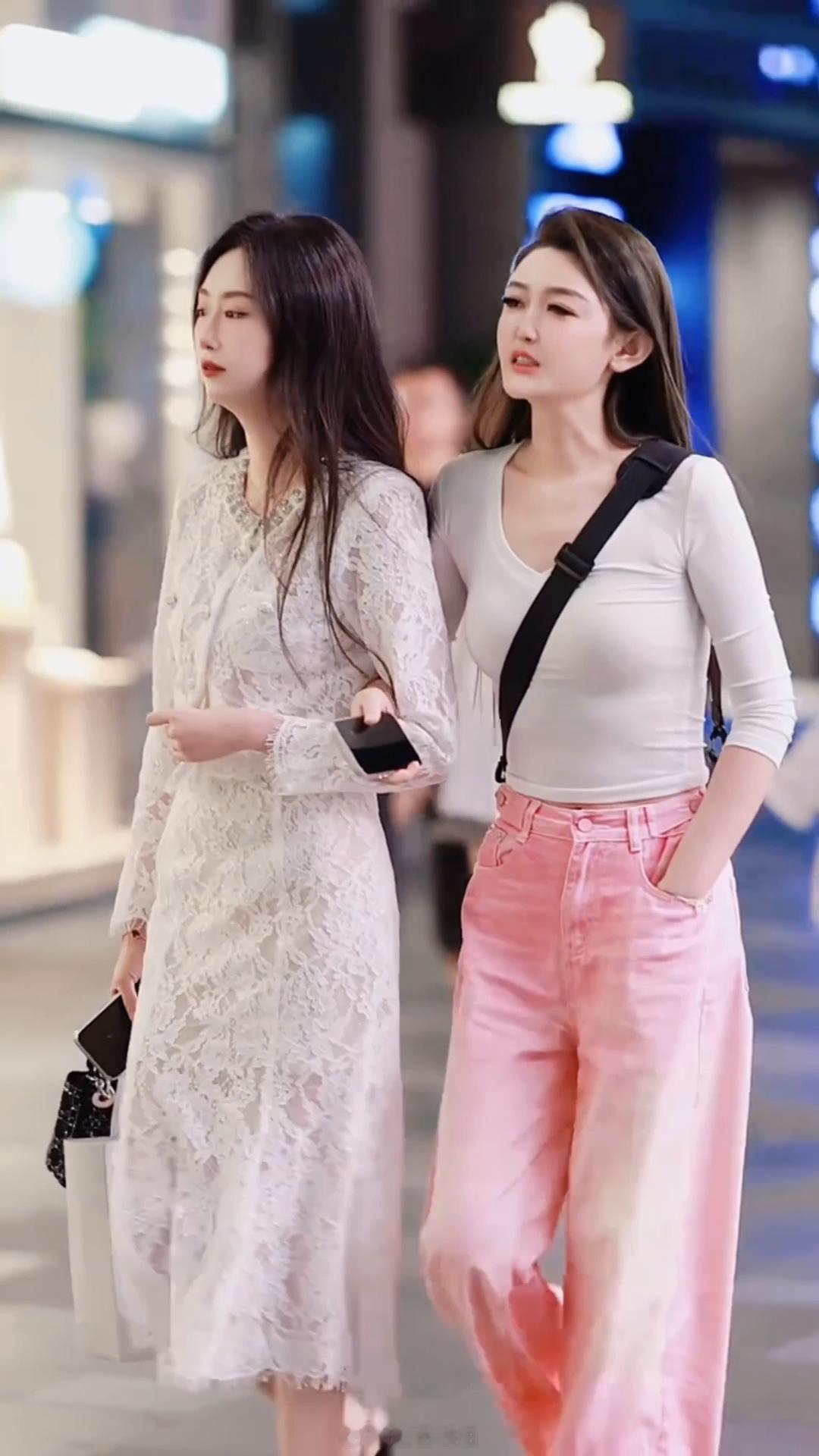 【成都街拍】周二，宝贝们早安！丨摄影拍照每日穿搭