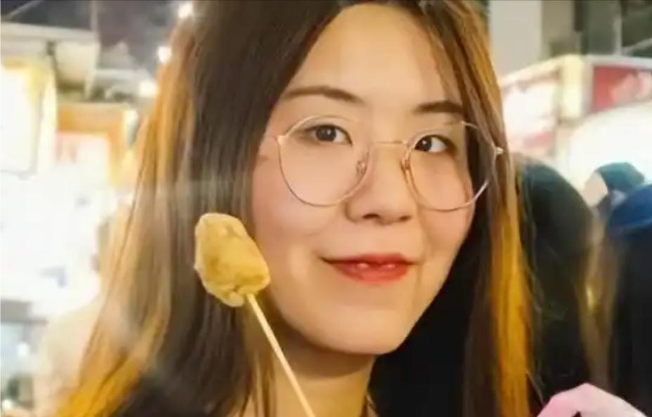 她大概是全地球最“恨”马云的女人，当年在支付宝抽中一个亿，一高兴，立马开始环游世