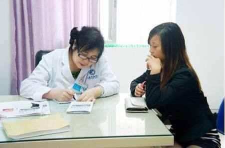 32岁女子患癌, 一年后癌细胞越变越少, 医生: 和它有关