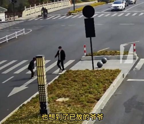 戳心！95后小伙这波操作太圈粉，扶老人还送回家，谁看了不夸一句。杭州萧山区