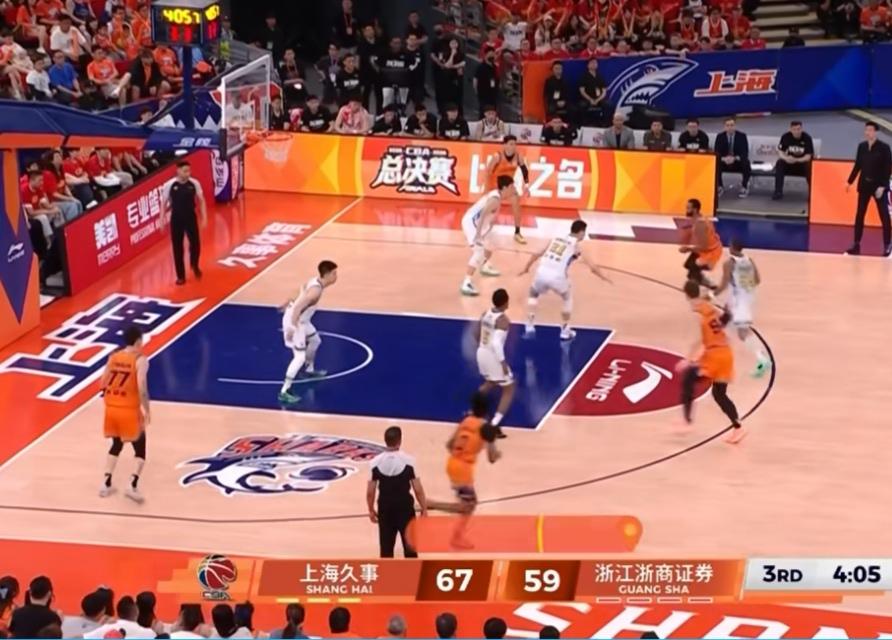 恭喜上海久事获得CBA总冠军。他们配得上这个总冠军。实至名归。最近几年他们引进了