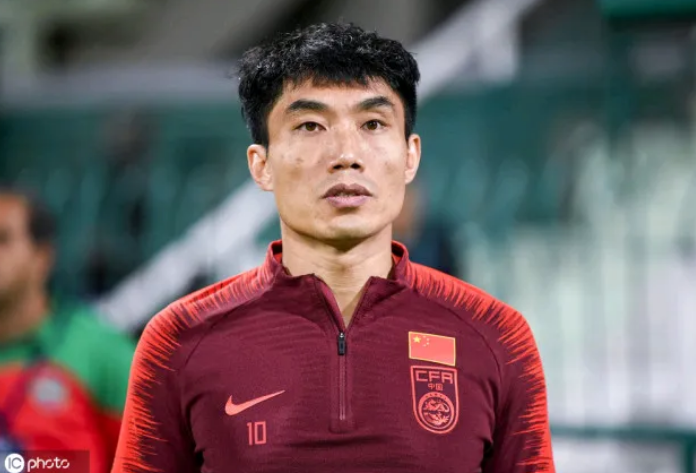 坚决不要郑智，这次为久尔杰维奇点赞。久尔杰维奇上任后，很快公布了国家队人员名单，