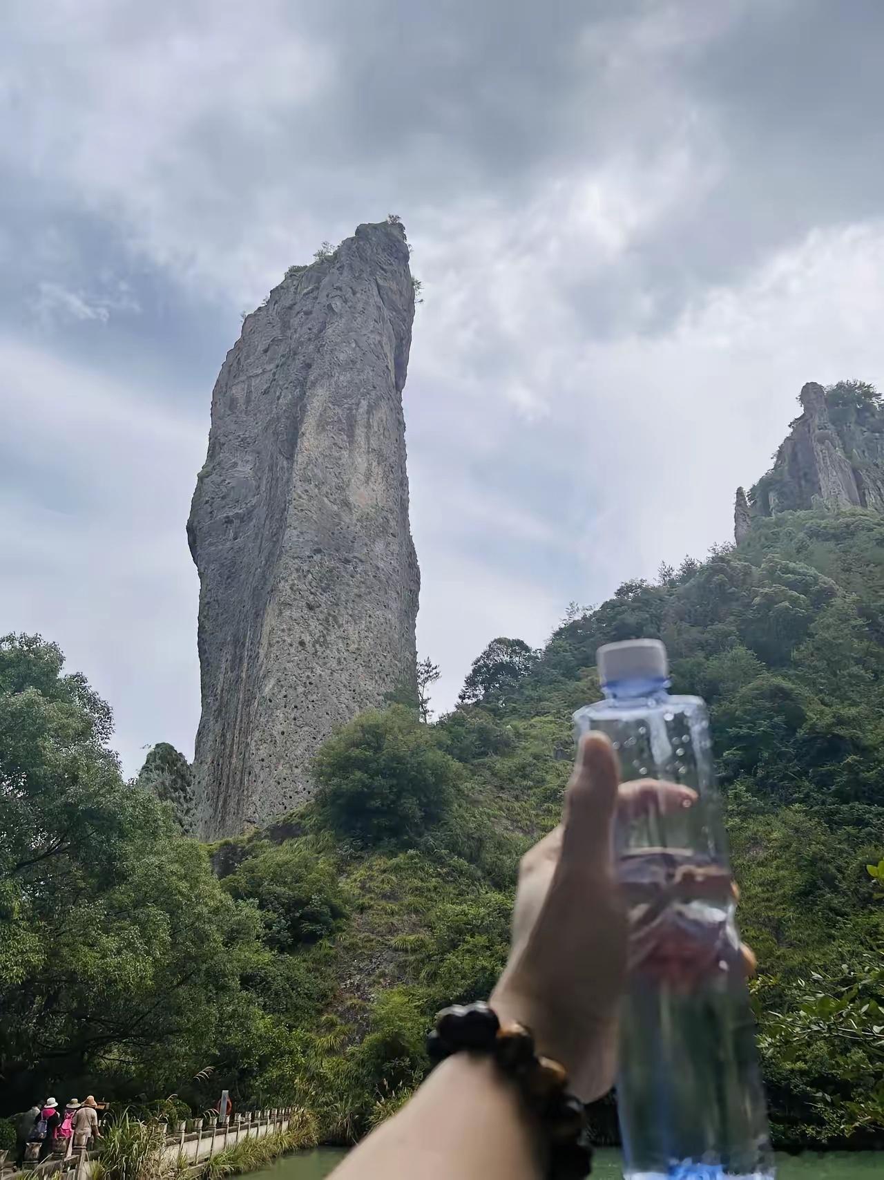 为什么不要带任何人旅游：1.你必须明白，一旦你带了人，你这次行程中所有的事情都