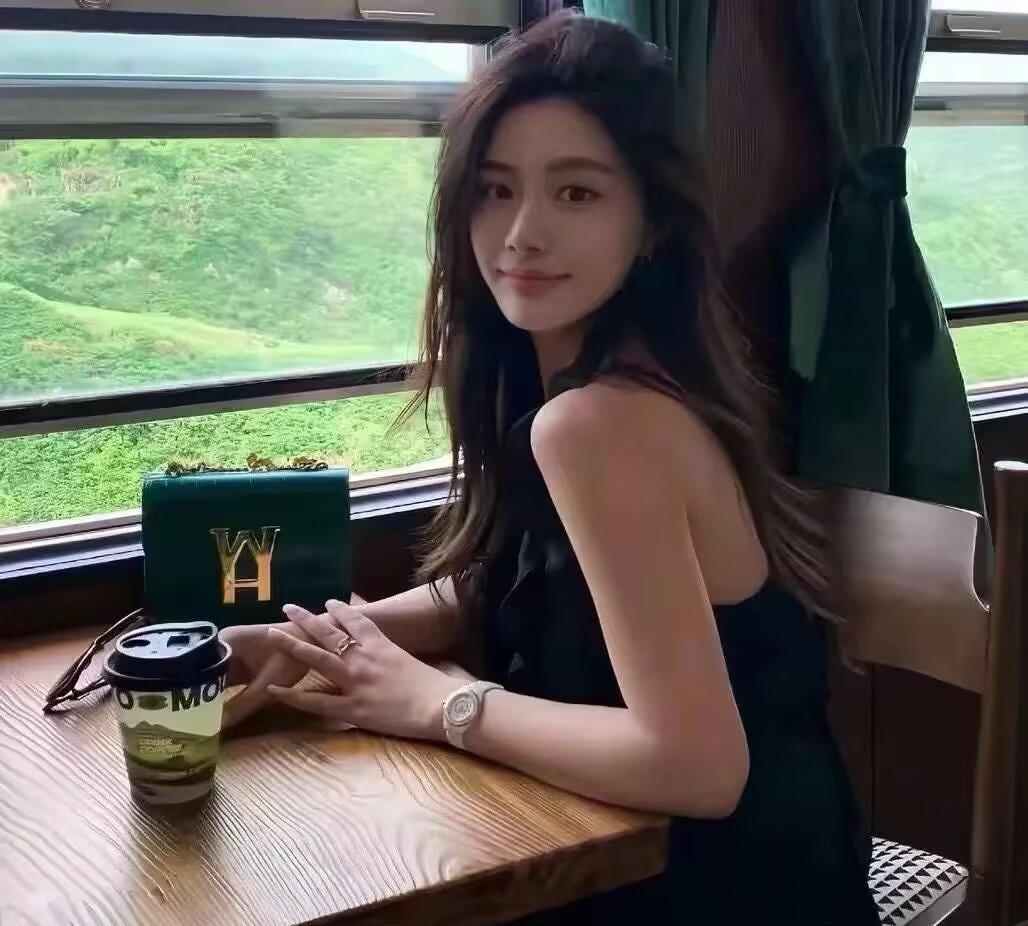 身上的每一寸赘肉其实都是向生活妥协的标志。人生那么短，不要在最美好的几年选择做个