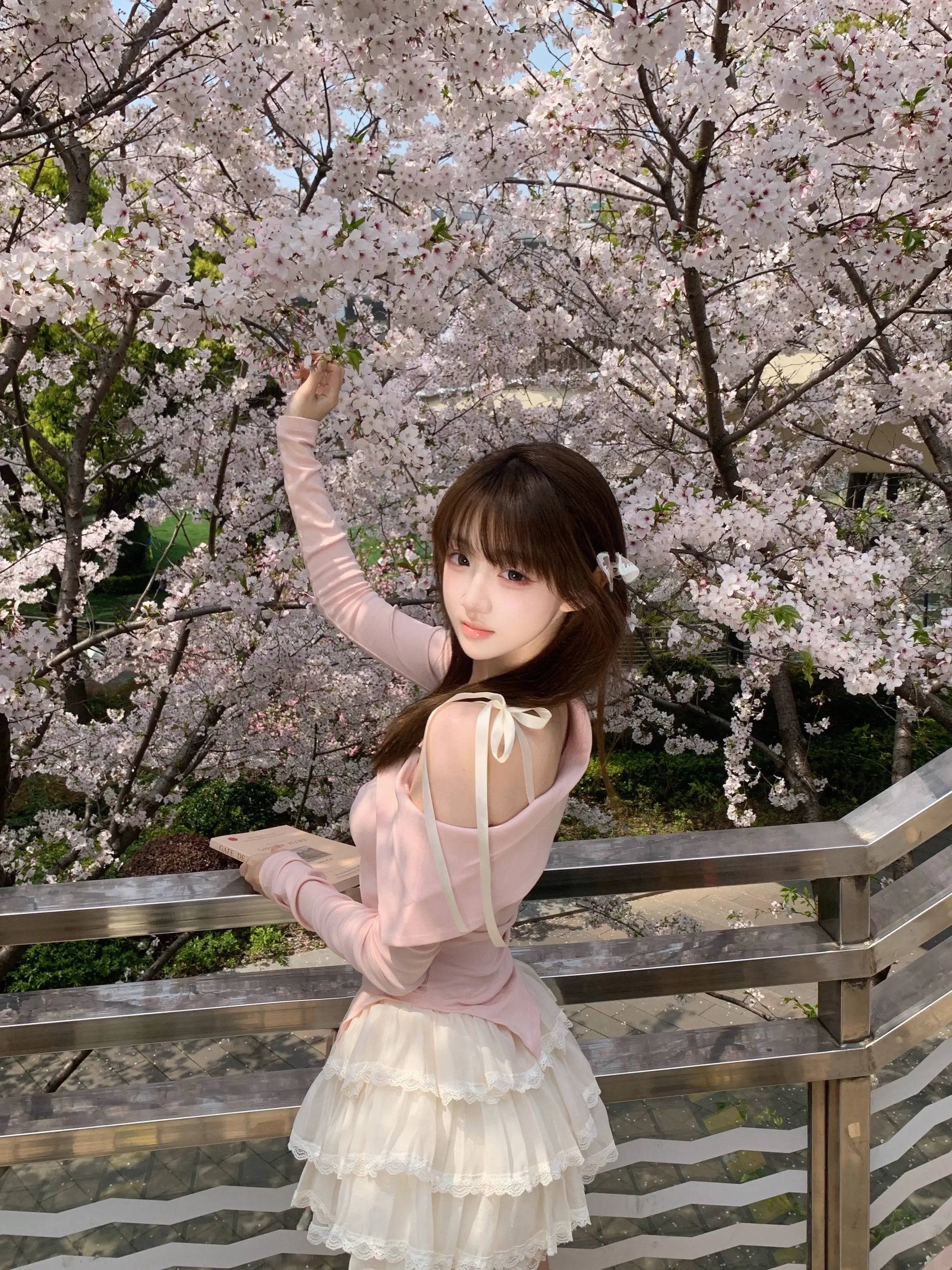 “樱花树下站谁都美”🌸