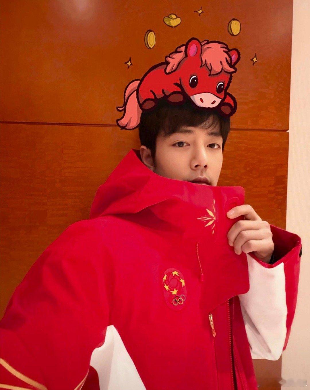 肖战新年照，好红啊！马年继续红！渝少今年在辽宁过节呢。