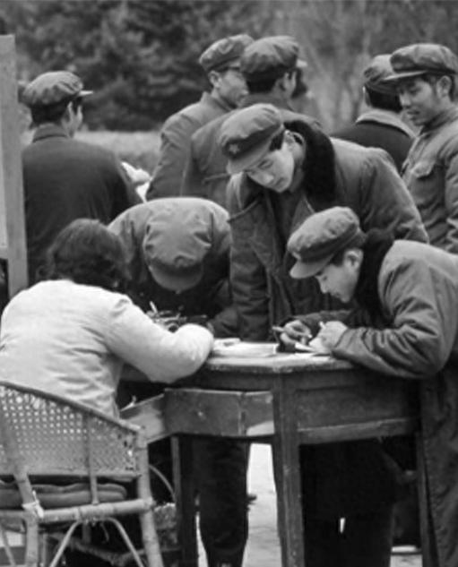 1978年，女知青写下遗书，把8发子弹装进步枪里，冲到医院，推开房门，枪口对准三