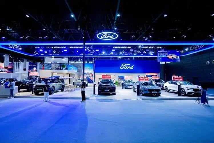 当雷诺的安培平台遇上福特的设计基因，两个百年汽车巨头的“双向奔赴”，玩的就是一手