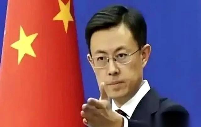 大半夜刷手机，真被一条奇葩言论硬生生给气笑了。“中国不让出领空给美国运稀土，我