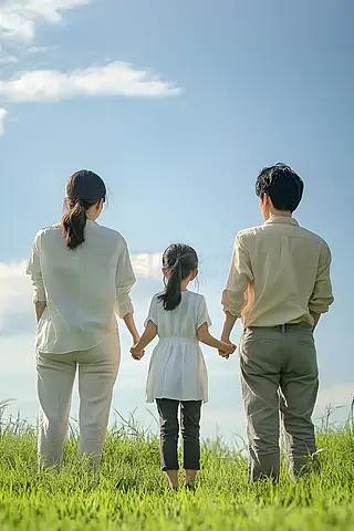 一个家庭若不想子女沦为底层，父母要有这5种远见老话常说：子女的结局，藏在父母的眼界里。很多普通家庭一