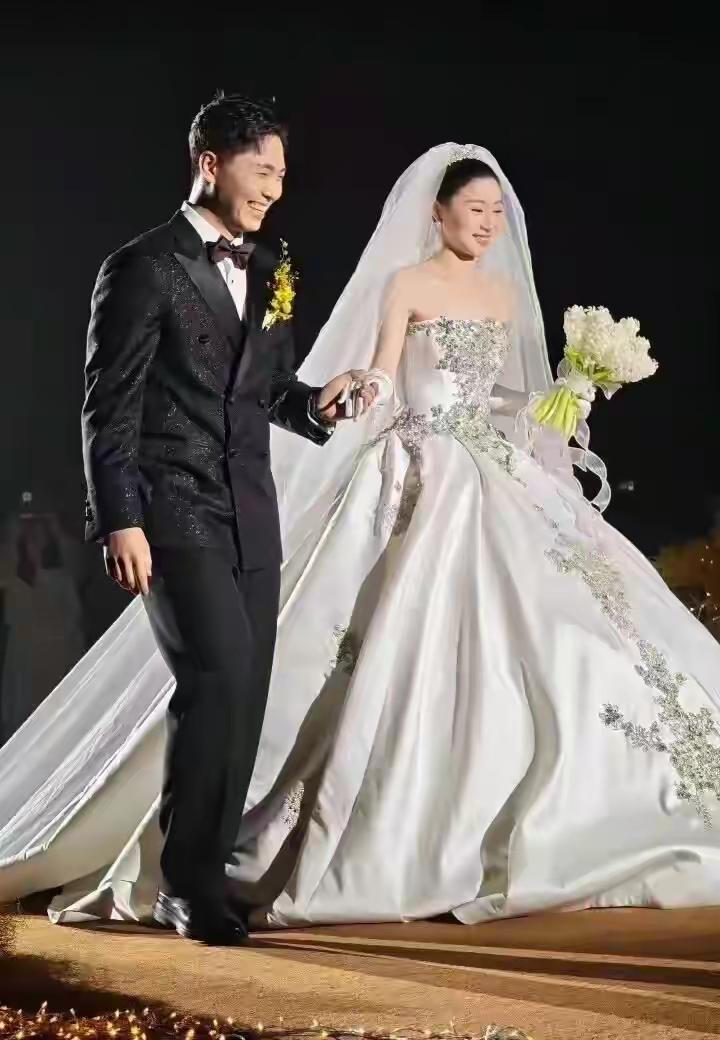 祝福[赞]，百年好合[比心][鼓掌]