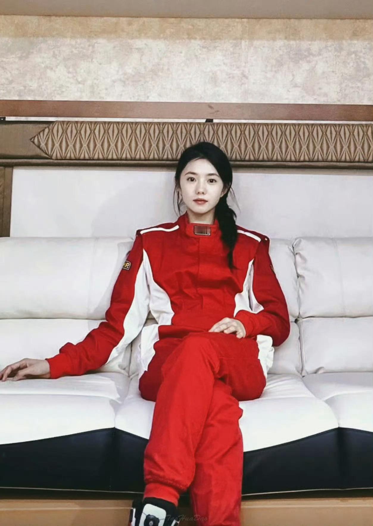 【刘浩存】这个赛车服真的是家夫没商量刘浩存晒新车订单​​​