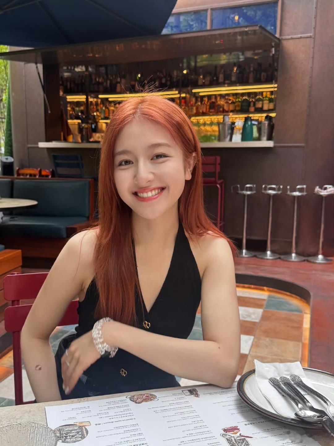大家觉不觉得李兰迪最近的照片有一种“死了老公”的明媚感。张新成和李兰迪在2