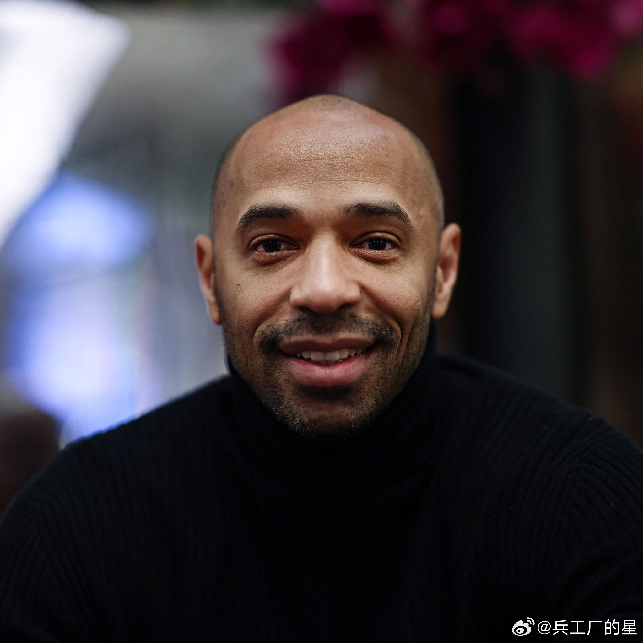 蒂埃里·亨利在欧冠决赛前向阿森纳足球俱乐部发表了激动人心的讲话：🗣️“我们赢
