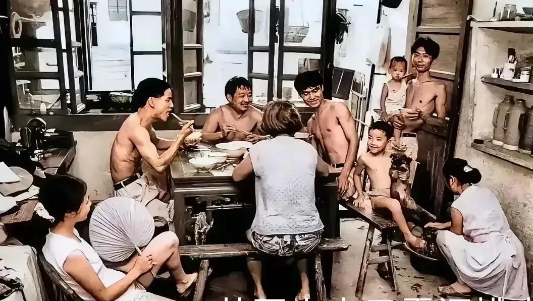 看到这张90年代的照片，仿佛打开了时光宝盒。那时正值改革开放，大家生活虽不算富裕