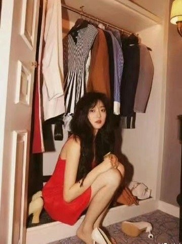 看了孙千才知道，原来真有43码的高跟鞋啊！​​​​